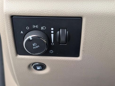 Used 2018 Jeep Grand Cherokee Limited image 24