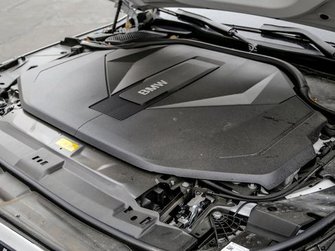 Used 2025 BMW i5 xDrive40 w/ Premium Package image 24