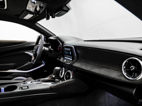 Used 2018 Chevrolet Camaro ZL1 image 44