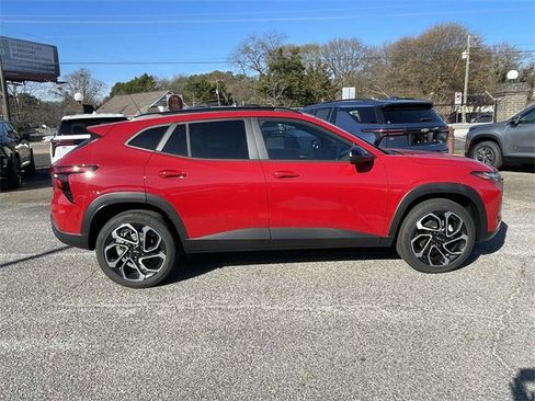 New 2026 Chevrolet Trax RS w/ Sunroof Package image 2