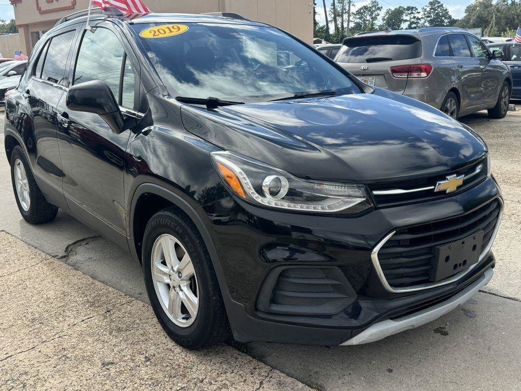 Used 2019 Chevrolet Trax LT w/ LT Convenience Package FWD image 3