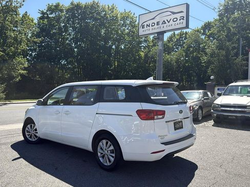 Used 2018 Kia Sedona L FWD image 4