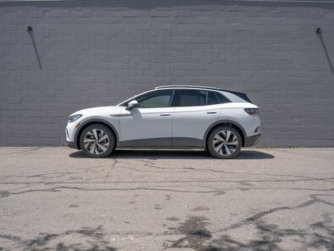 Used 2022 Volkswagen ID.4 Pro S w/ Gradient Package RWD image 2