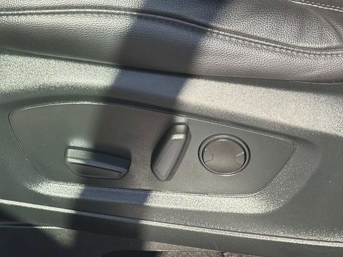 Certified 2020 Ford Explorer XLT w/ Equipment Group 202A image 21