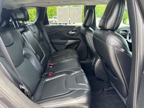 Used 2019 Jeep Cherokee Limited AWD/4WD image 35
