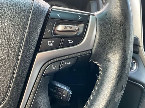 Used 2016 Toyota Land Cruiser image 17