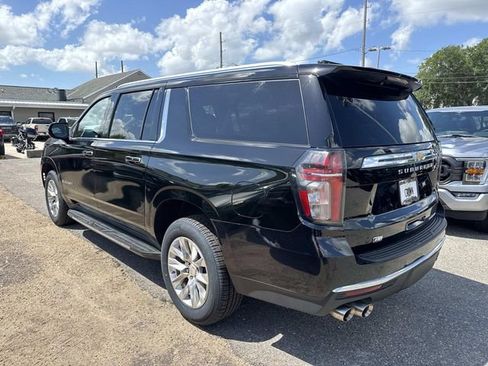 Used 2023 Chevrolet Suburban Premier RWD image 6