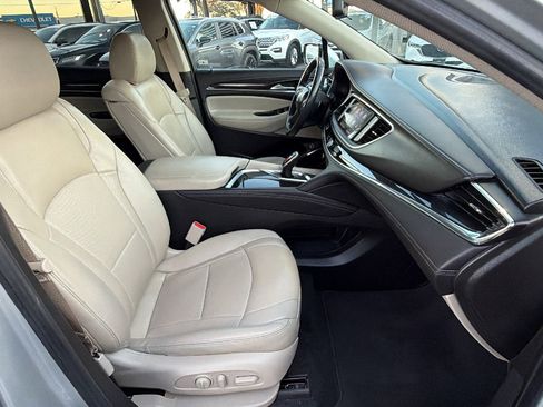 Used 2021 Buick Enclave Essence image 40