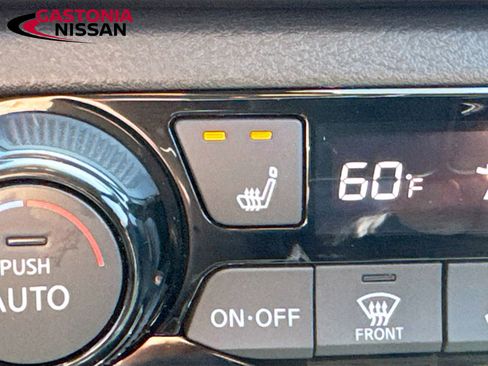 Used 2024 Nissan Kicks SR w/ SR Premium Package FWD image 22
