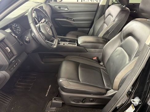 Used 2023 Nissan Pathfinder SL w/ Lighting Package (N92) FWD image 17