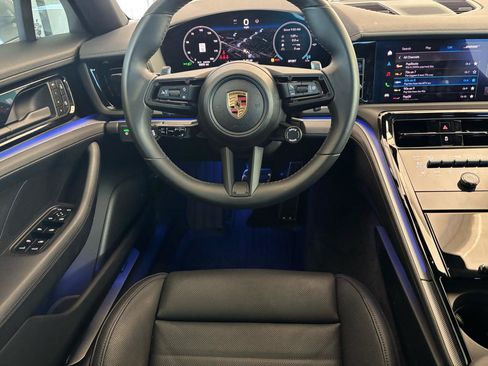 Used 2025 Porsche Panamera 4 w/ Premium Package AWD/4WD image 17