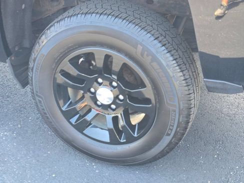 Used 2018 Chevrolet Silverado 1500 LT w/ All Star Edition AWD/4WD image 11
