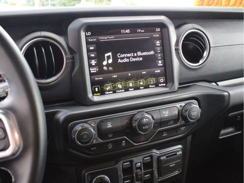 Used 2022 Jeep Wrangler Unlimited Sahara AWD/4WD image 21