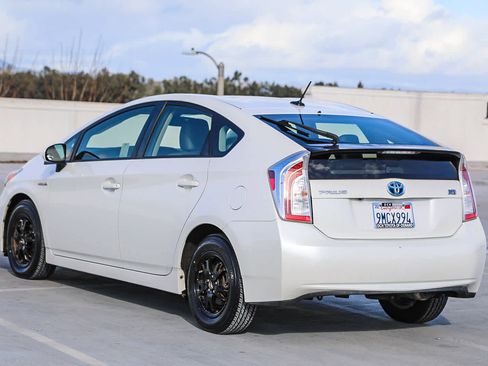 Used 2015 Toyota Prius Four image 7