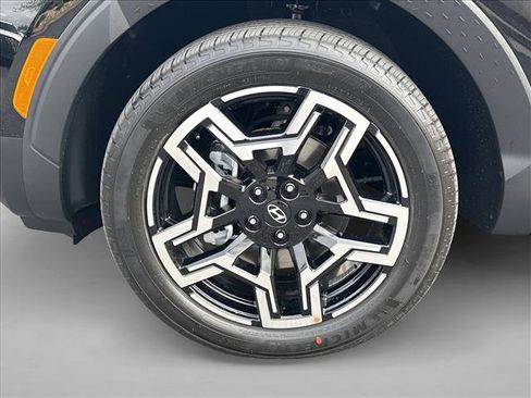 Certified 2025 Hyundai Santa Cruz Limited image 10