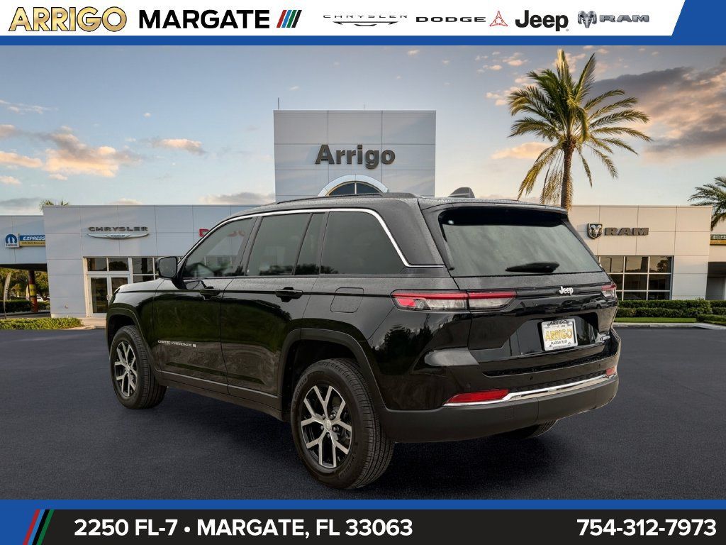 Used 2025 Jeep Grand Cherokee Limited RWD image 5