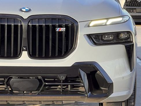 Used 2025 BMW X7 M60i w/ Climate Comfort Package image 9