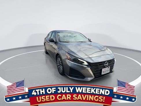 Used 2024 Nissan Altima 2.5 SV FWD image 2