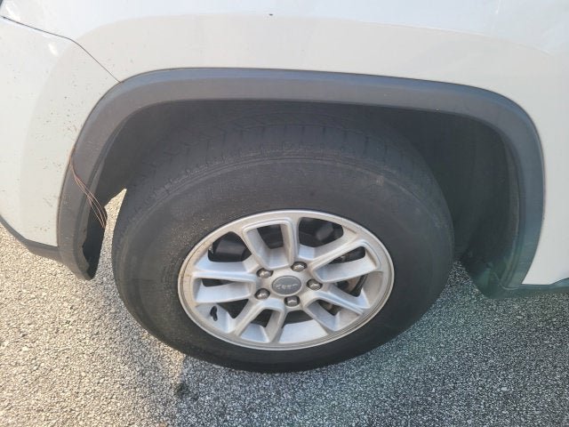 Used 2018 Jeep Grand Cherokee Laredo AWD/4WD image 30
