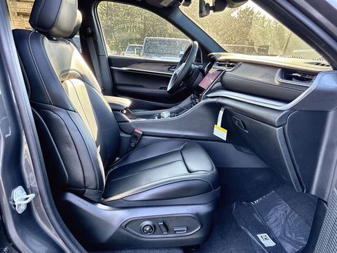 New 2025 Jeep Grand Cherokee Limited w/ Luxury Tech Group II image 27