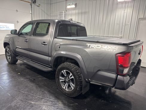 Used 2019 Toyota Tacoma TRD Sport AWD/4WD image 2