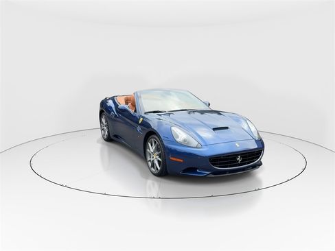 Used 2013 Ferrari California Base image 2