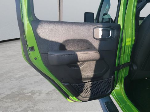 Used 2019 Jeep Wrangler Unlimited Sahara image 25