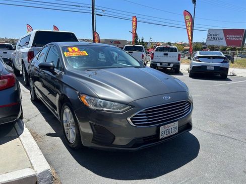 Used 2019 Ford Fusion SE FWD image 7
