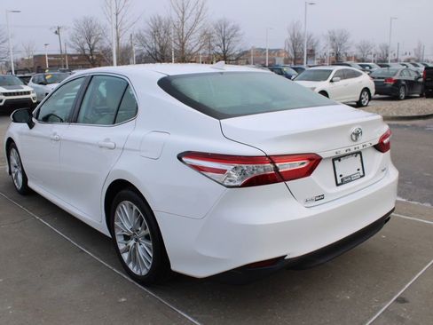 Used 2019 Toyota Camry XLE image 5