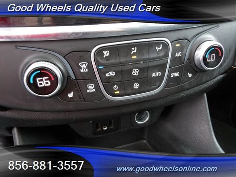 Used 2019 Chevrolet Traverse LT w/ LT Premium Package AWD/4WD image 21