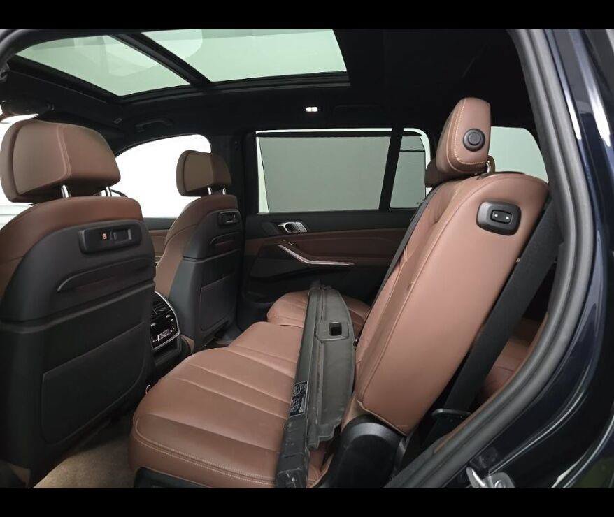 Used 2021 BMW X7 xDrive40i w/ M Sport Package AWD/4WD image 7