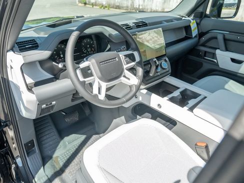 New 2026 Land Rover Defender 130 X-Dynamic SE AWD/4WD image 11