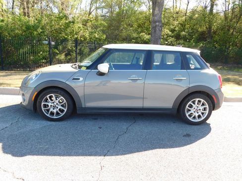 Used 2020 MINI Cooper 4-Door Hardtop image 2