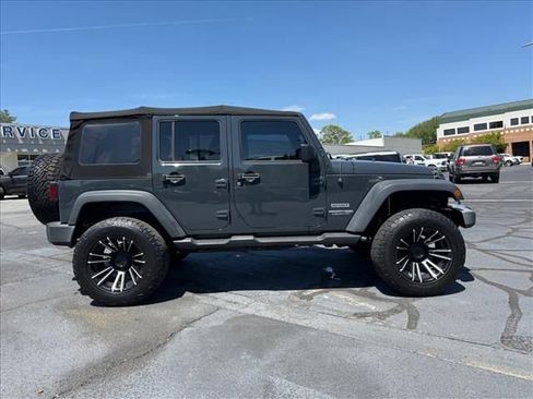 Used 2018 Jeep Wrangler Unlimited Sport S image 3