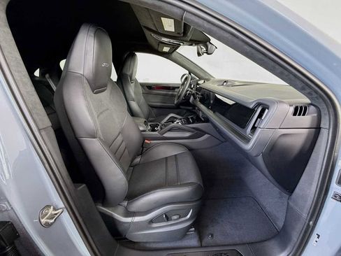 New 2025 Porsche Cayenne GTS image 30