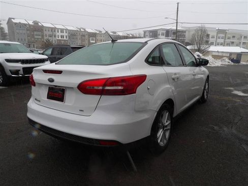 Used 2017 Ford Focus SE w/ Cold Weather Package FWD image 5