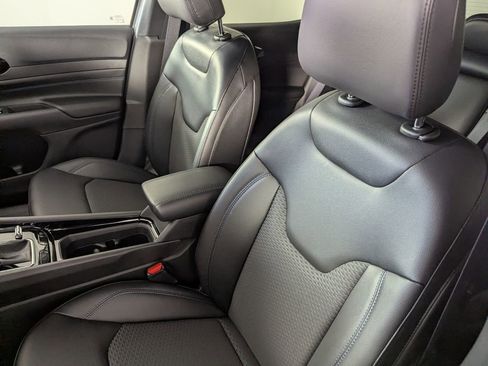 New 2026 Jeep Compass Latitude image 12