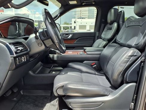 Certified 2022 Lincoln Navigator Reserve AWD/4WD image 4