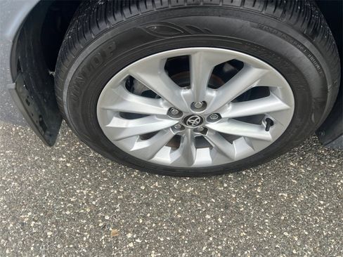 Used 2021 Toyota Corolla LE image 20