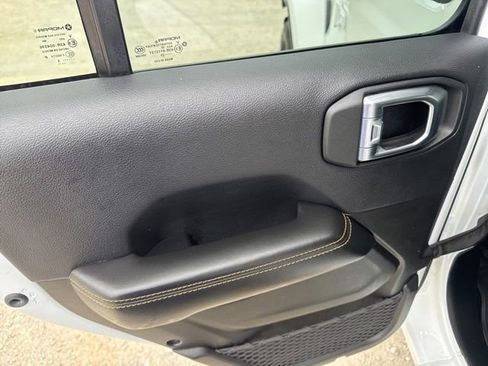 Used 2025 Jeep Wrangler Unlimited Sahara AWD/4WD image 15