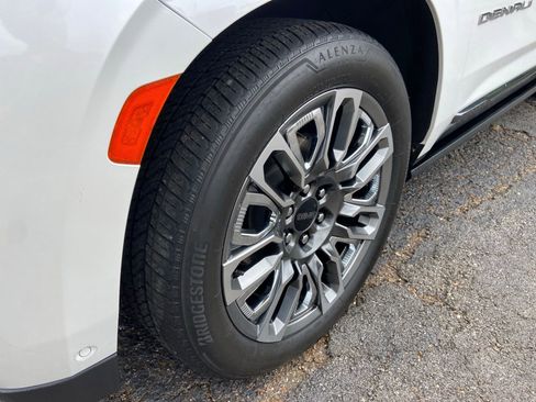Used 2023 GMC Yukon Denali Ultimate AWD/4WD image 10