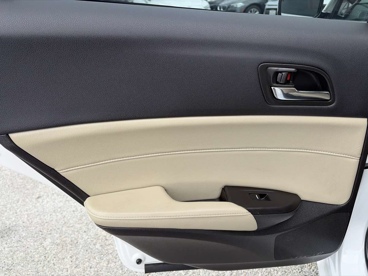 Used 2013 Acura ILX w/ Premium Package FWD image 12