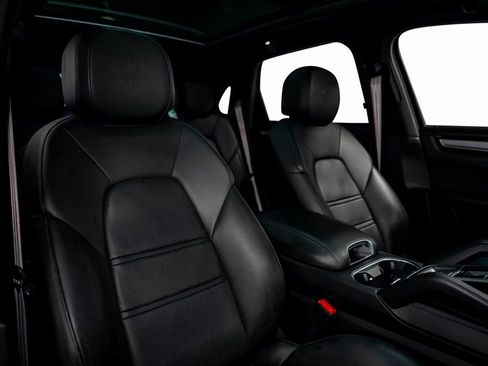 Used 2022 Porsche Cayenne S Platinum image 30