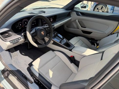 Used 2025 Porsche 911 Carrera RWD image 30