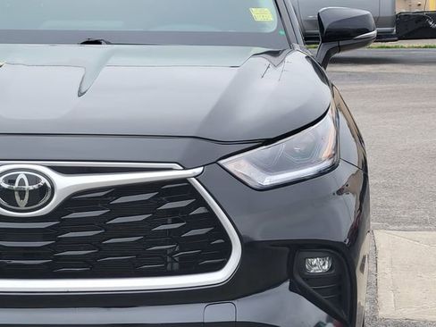 Used 2023 Toyota Highlander XLE image 12