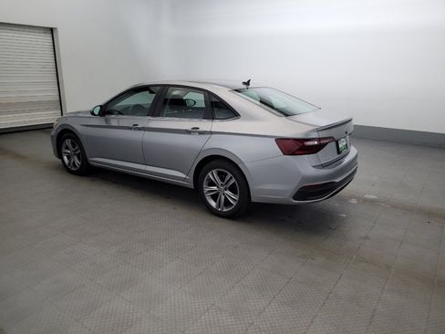 Used 2024 Volkswagen Jetta SE FWD image 3