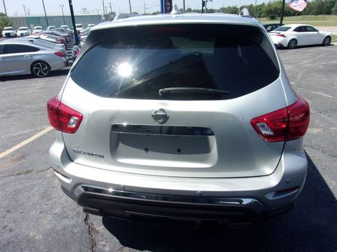 Used 2019 Nissan Pathfinder SV image 5