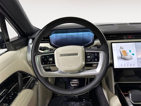 New 2025 Land Rover Range Rover Long Wheelbase SE image 12