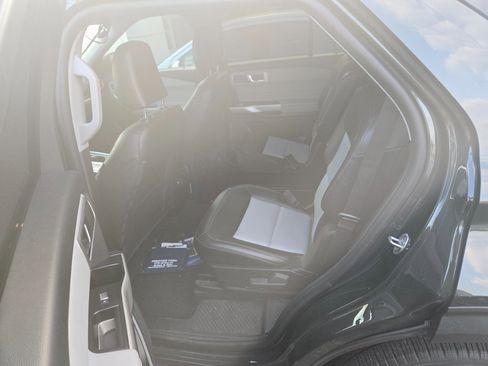 Used 2022 Ford Explorer XLT w/ Equipment Group 202A image 8