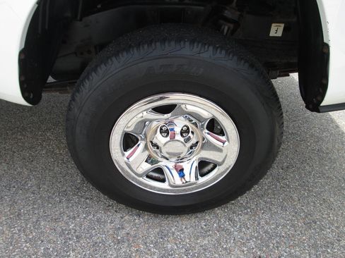 Used 2016 Toyota Tacoma SR5 AWD/4WD image 11
